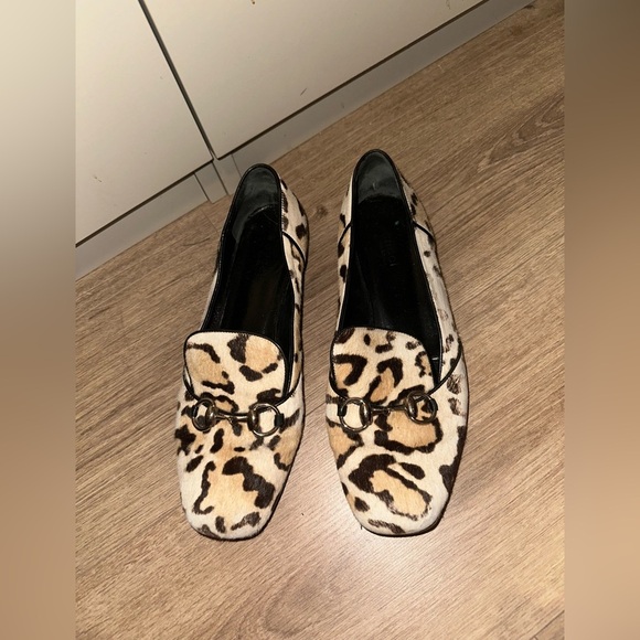 Gucci Shoes - GUCCI Lillian Leopard Print Calf Hair Loafers size 39